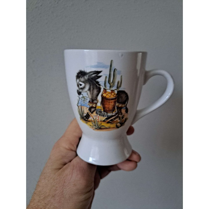 Beker mok met voet, Ezel met mand, Porselein D8xH11.5cm - handgemaakt