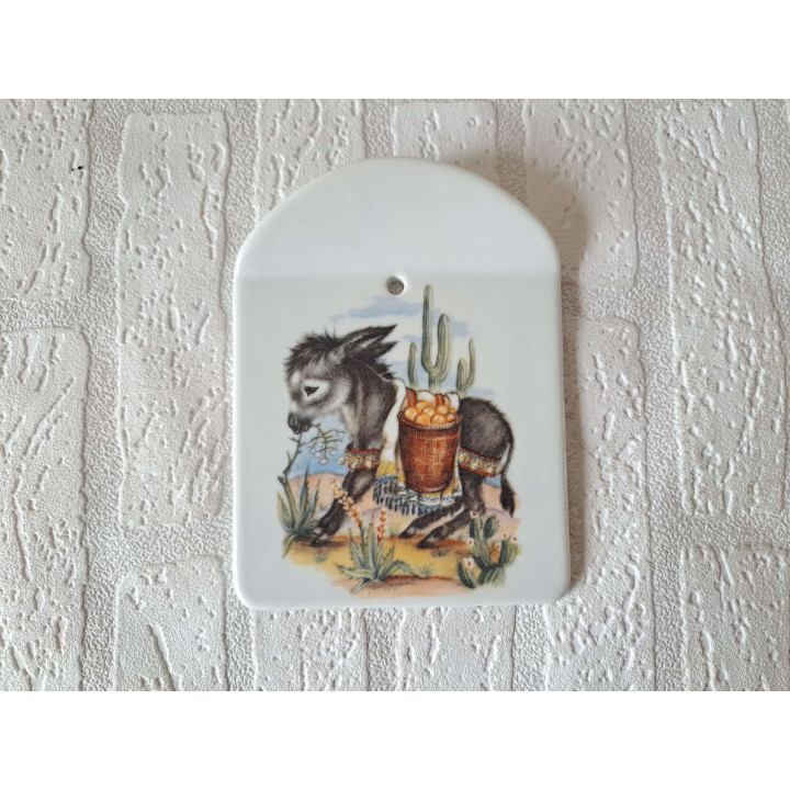 Kaasplank met Ezel met mand, porselein 12.5x16cm - handgemaakt