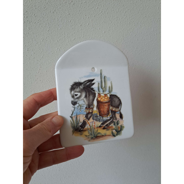 Kaasplank met Ezel met mand, porselein 12.5x16cm - handgemaakt