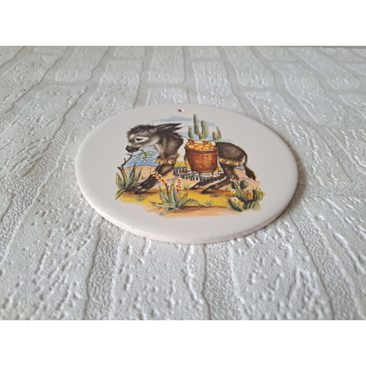 Kaasplank Wandtegel met Ezel met mand, aardewerk D15xH0.5cm - handgemaakt