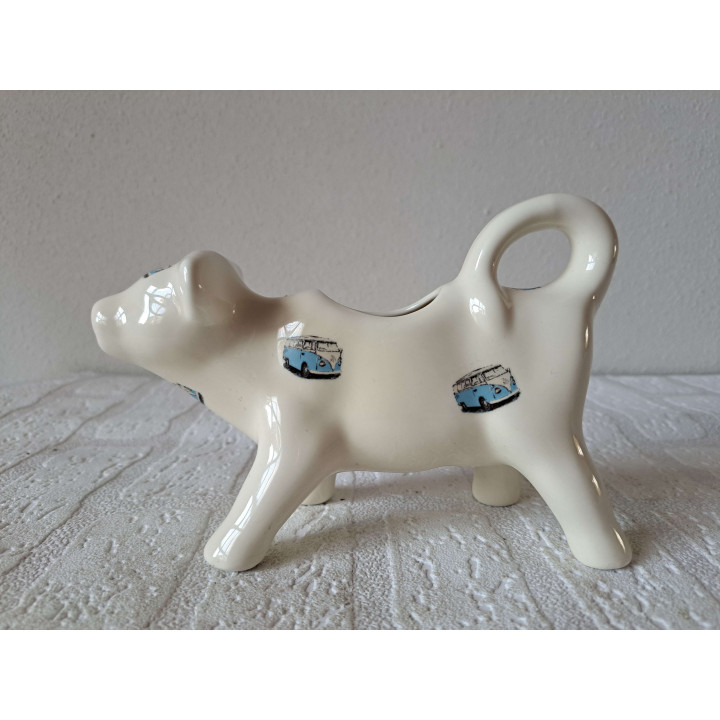 Melkkan koe met Volkswagen bus, porselein 18x7x10cm bw - handgemaakt