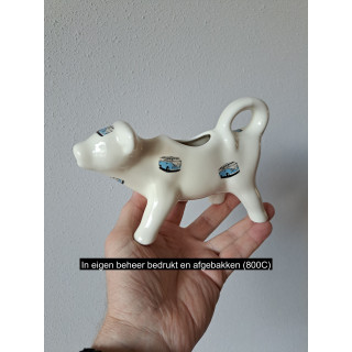 Melkkan koe met Volkswagen bus, porselein 18x7x10cm bw