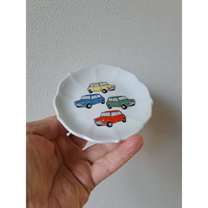 Schaaltje met Mini Cooper 1956, porselein D12xH1.5cm - handgemaakt