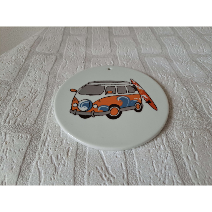 Kaasplank Volkswagen met surfplank, porselein D16xH0.5cm eo - handgemaakt
