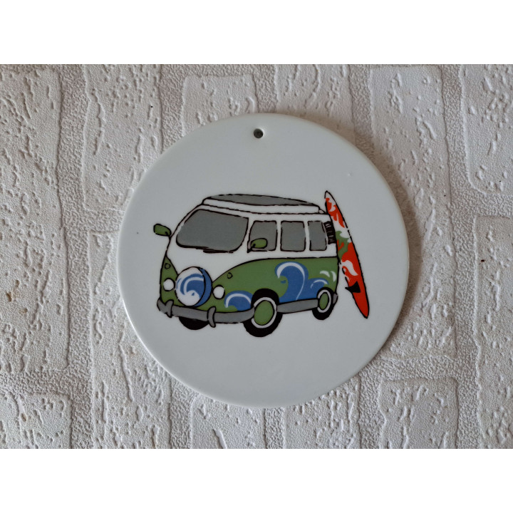 Kaasplank Volkswagen met surfplank, porselein D16xH0.5cm gn - handgemaakt