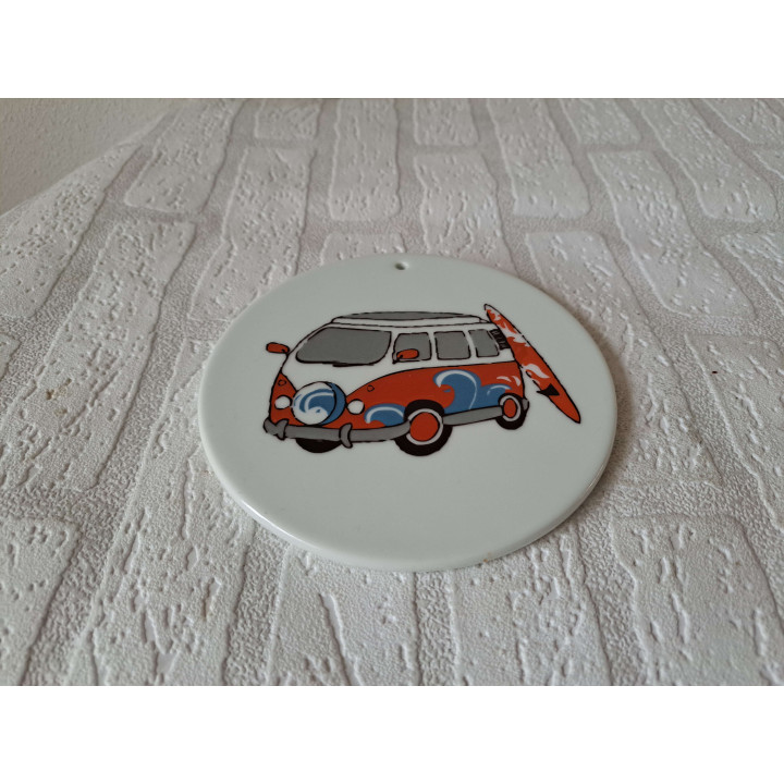 Kaasplank Volkswagen met surfplank, porselein D16xH0.5cm rn - handgemaakt