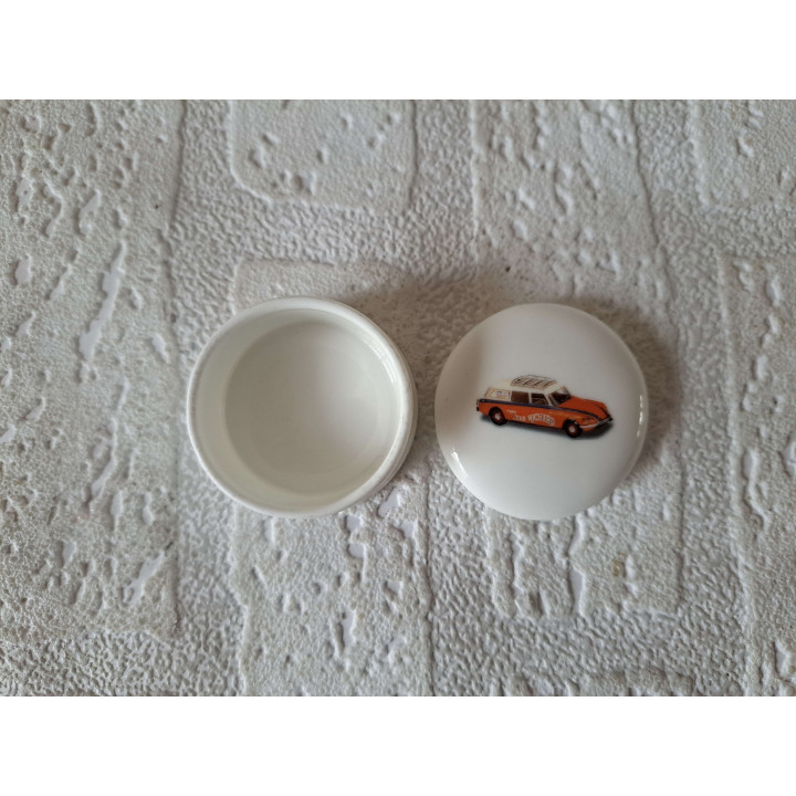 Pillendoosje met Citroen DS 21 break, porselein D4.5xH2.5cm - handgemaakt