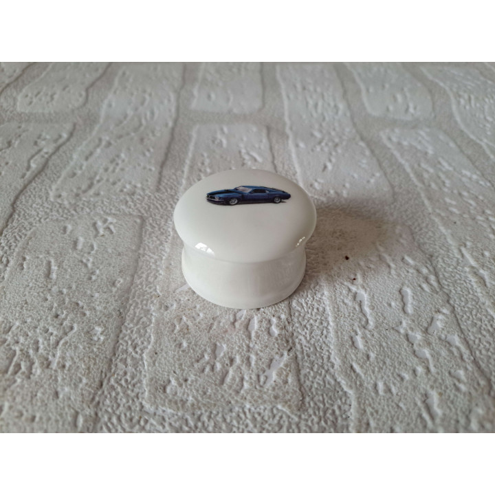 Pillendoosje Ford Mustang Boss 302, porselein D4.5xH2.5cm - handgemaakt