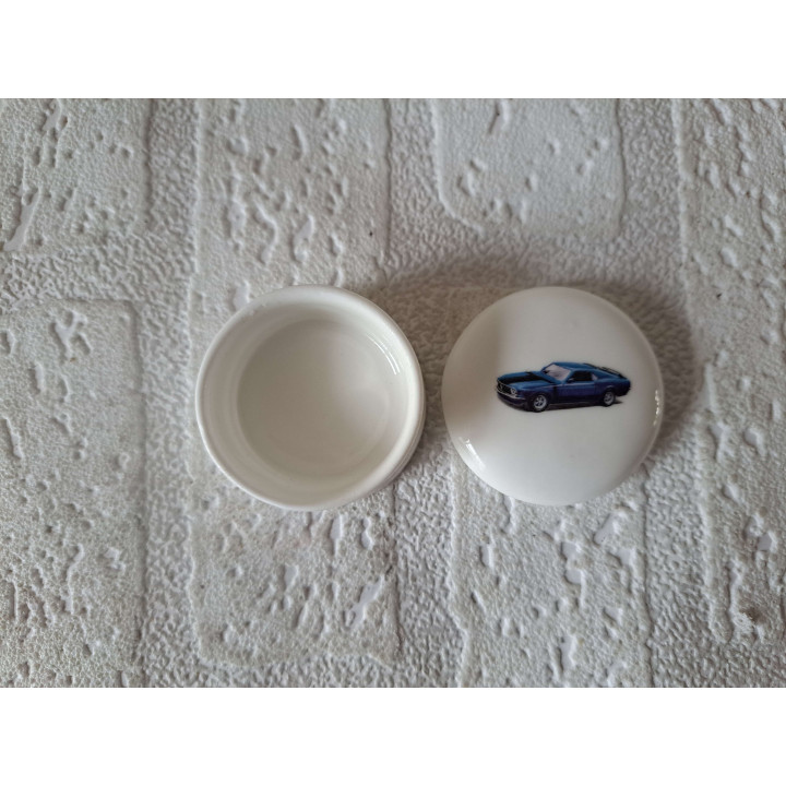 Pillendoosje Ford Mustang Boss 302, porselein D4.5xH2.5cm - handgemaakt