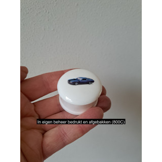 Pillendoosje Ford Mustang Boss 302, porselein D4.5xH2.5cm