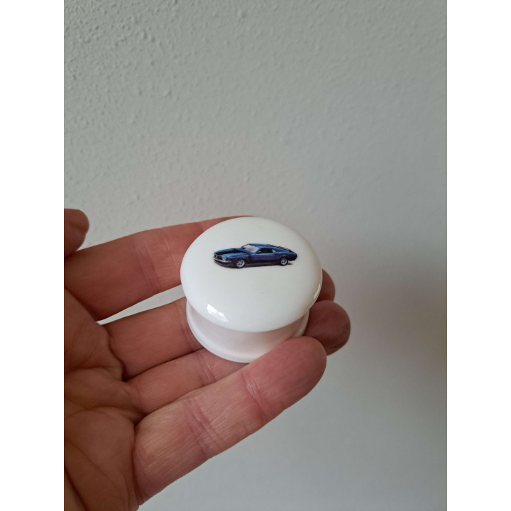 Pillendoosje Ford Mustang Boss 302, porselein D4.5xH2.5cm - handgemaakt