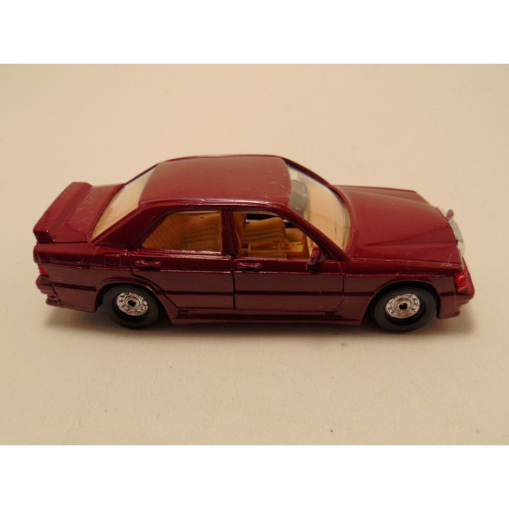 Mercedes 190 E 16 Corgi 1:38 roodbruin