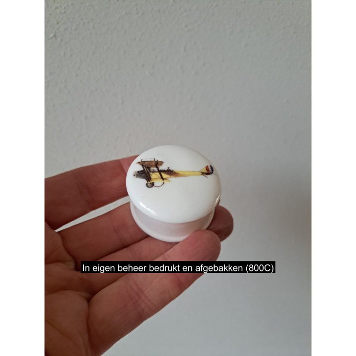 Pillendoosje Curtiss JN-4D vliegtuig2, porselein D4.5xH2.5cm