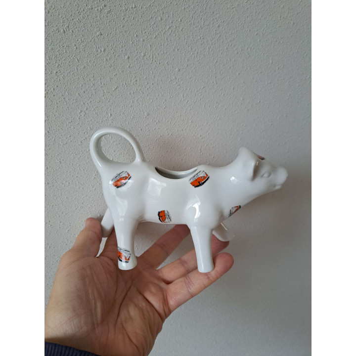 Melkkan koe met Volkswagen bus, porselein 18x7x10cm rd - handgemaakt