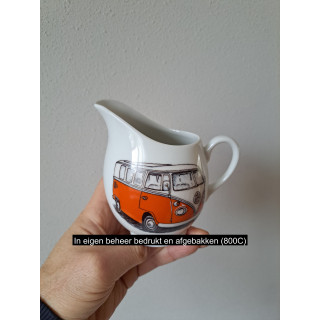 Melkkan met oranje Volkswagen bus, porselein 12x8x11.5cm