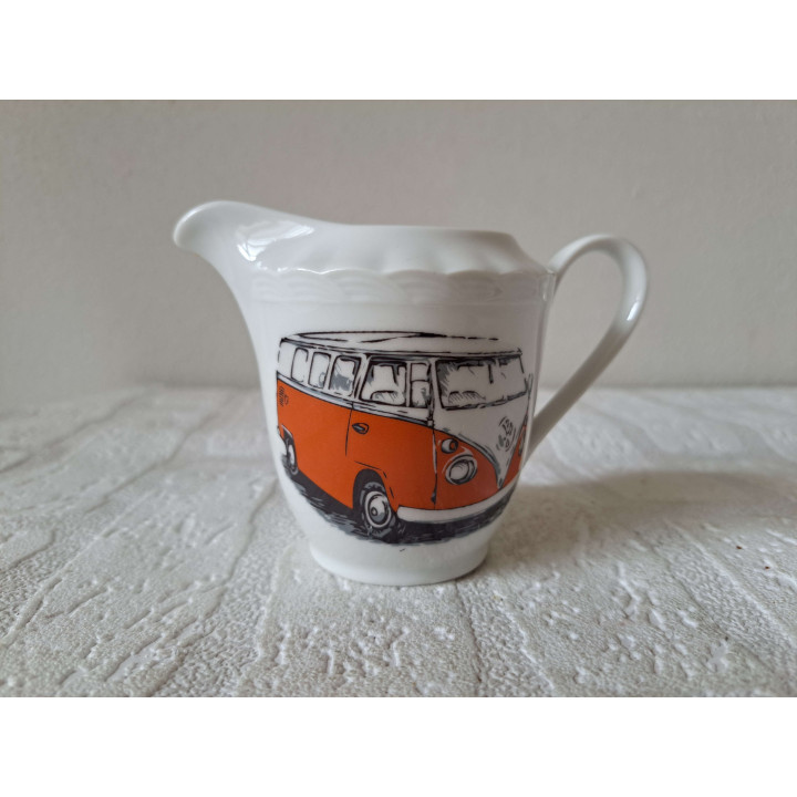 Melkkan met oranje Volkswagen bus, porselein 12x7.5x9cm - handgemaakt
