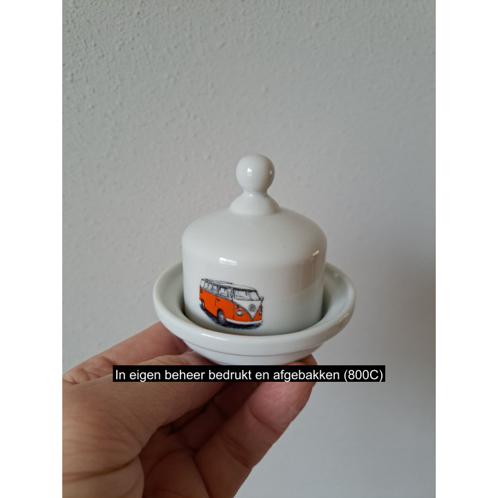 Botervlootje met oranje Volkswagen bus, porselein D8.5xH7cm