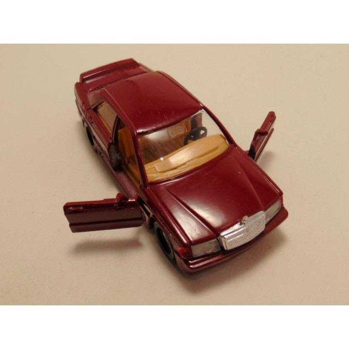 Mercedes 190 E 16 Corgi 1:38 roodbruin