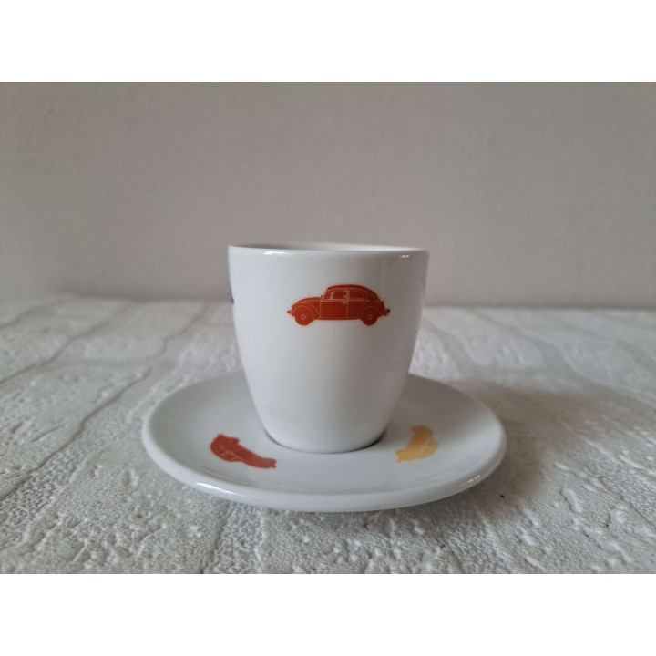 Kop en schotel met Volkswagen kevers, porselein D11.5x6.5cm - handgemaakt