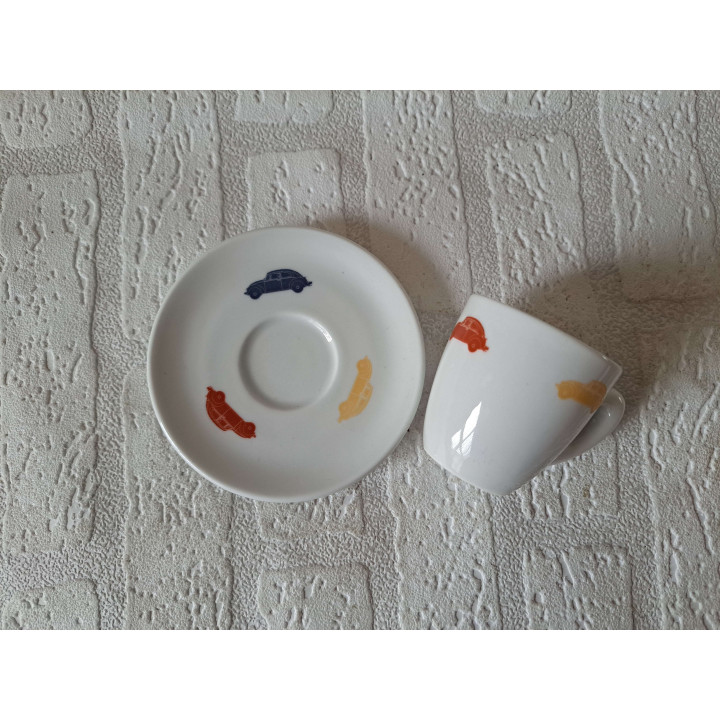 Kop en schotel met Volkswagen kevers, porselein D11.5x6.5cm - handgemaakt