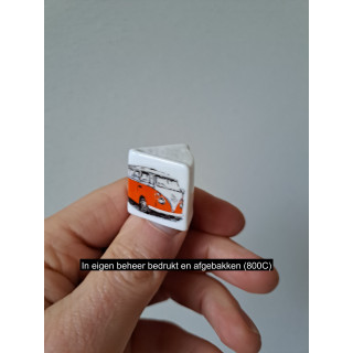 Boekje met oranje Volkswagen bus, porselein 2.5x2.5x2.5cm