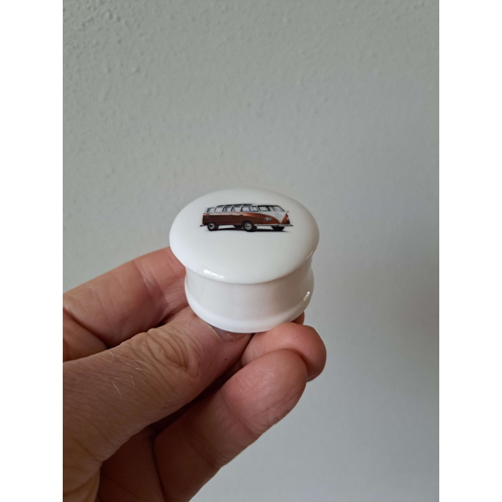 Pillendoosje met Volkswagen combi bus, porselein D4.5xH2.5cm - handgemaakt