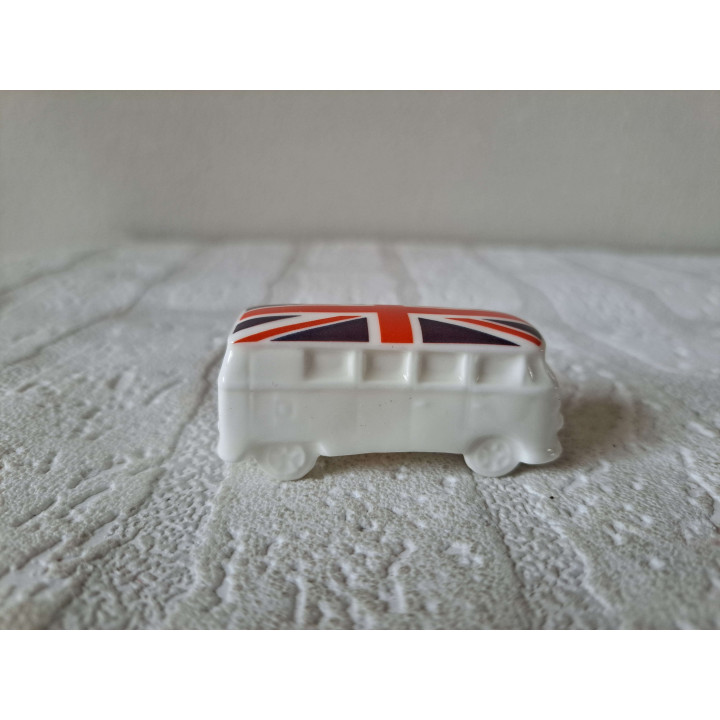 Volkswagen bus Engelse vlag, porselein 6x2.5x2.5cm - handgemaakt