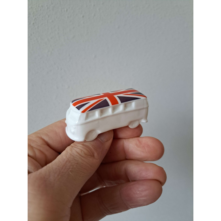 Volkswagen bus Engelse vlag, porselein 6x2.5x2.5cm - handgemaakt
