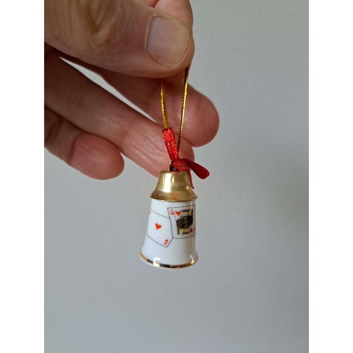 Kerstbal vingerhoedje met speelkaarten, porselein D2.5xH4cm - Verzamelobject