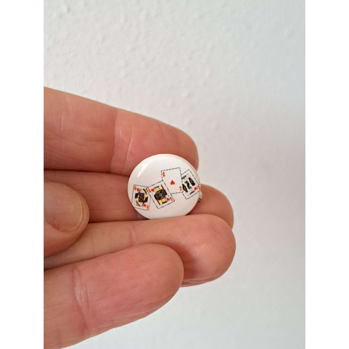 Speldje met speelkaarten, porselein D2xH0.5cm - keukenmagneten