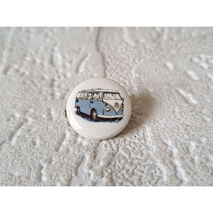 Speldje met Volkswagen bus, porselein D2xH0.5cm - spelden
