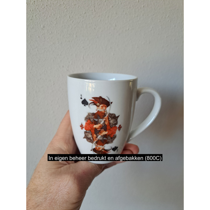 Mok beker met Joker speelkaart schoppen, Porselein D8xH10cm