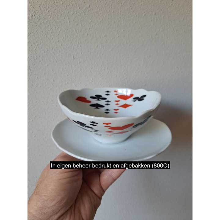 Soepkom met speelkaart symbolen, porselein 18x14.5x7cm