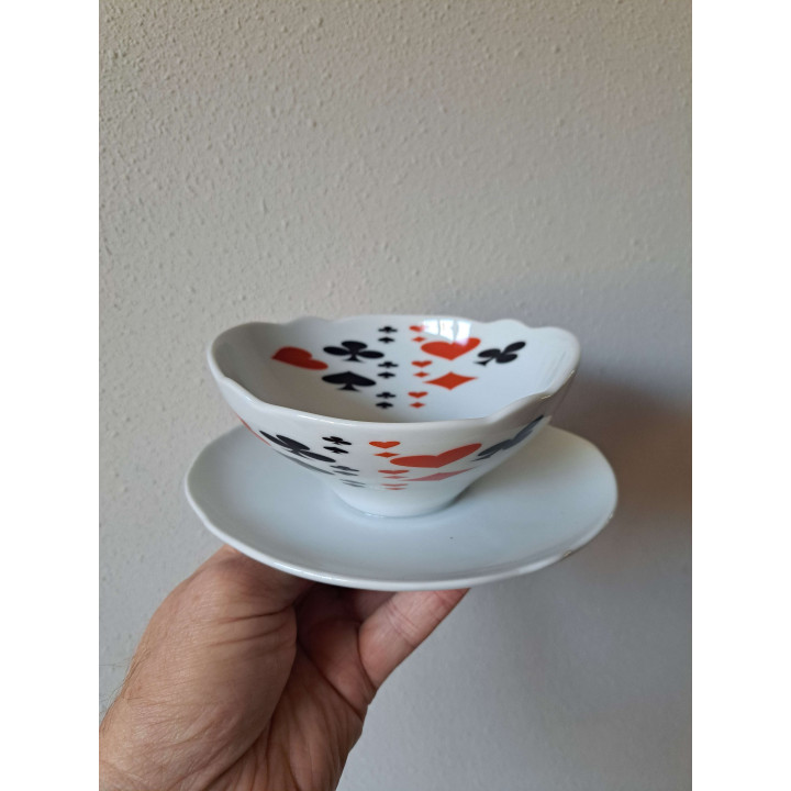 Soepkom met speelkaart symbolen, porselein 18x14.5x7cm - handgemaakt