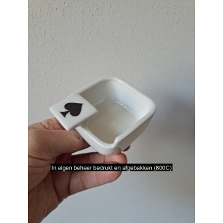 Asbak met speelkaart symbool Schoppen, porselein 7x8.5x4cm