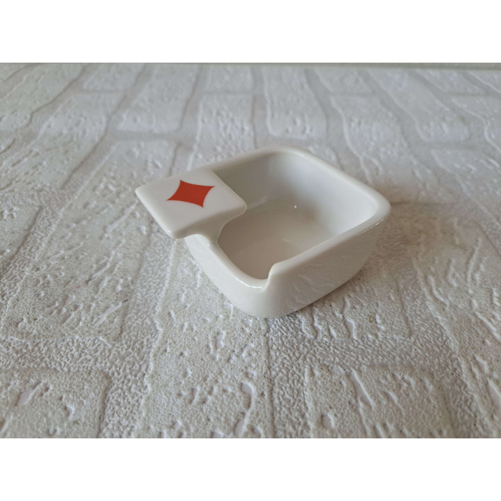 Asbak met speelkaart symbool Ruiten, porselein 7x8.5x4cm - handgemaakt
