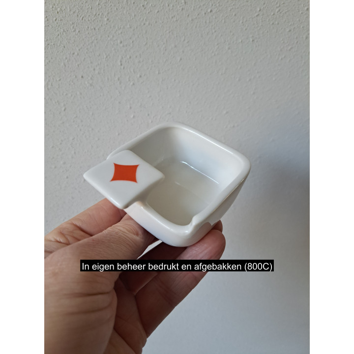 Asbak met speelkaart symbool Ruiten, porselein 7x8.5x4cm