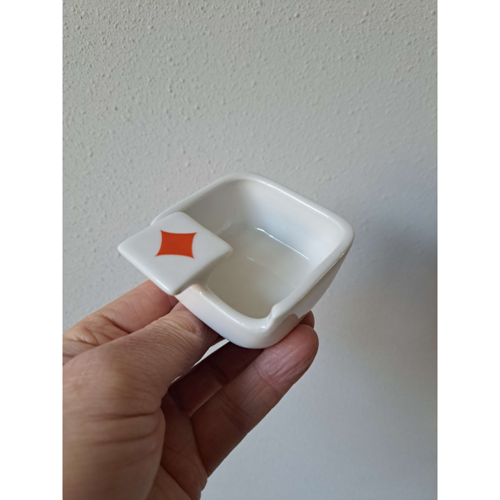 Asbak met speelkaart symbool Ruiten, porselein 7x8.5x4cm - handgemaakt