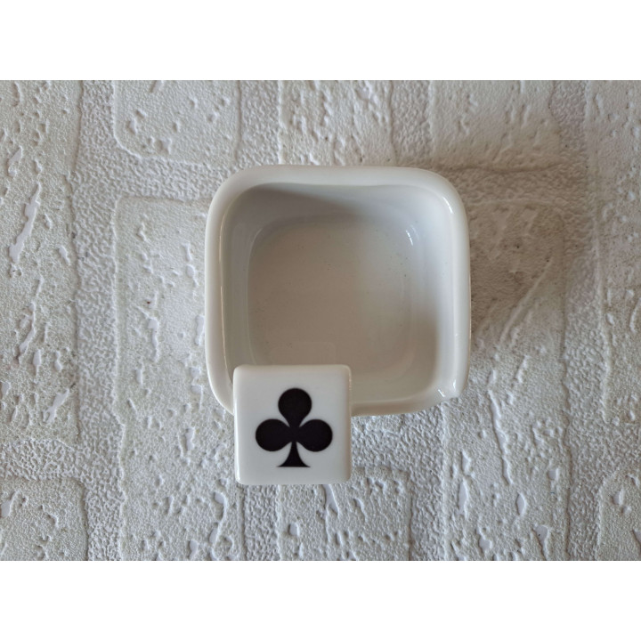 Asbak met speelkaart symbool Klaveren, porselein 7x8.5x4cm - handgemaakt