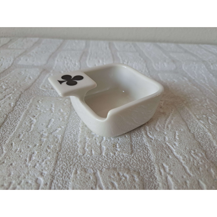 Asbak met speelkaart symbool Klaveren, porselein 7x8.5x4cm - handgemaakt