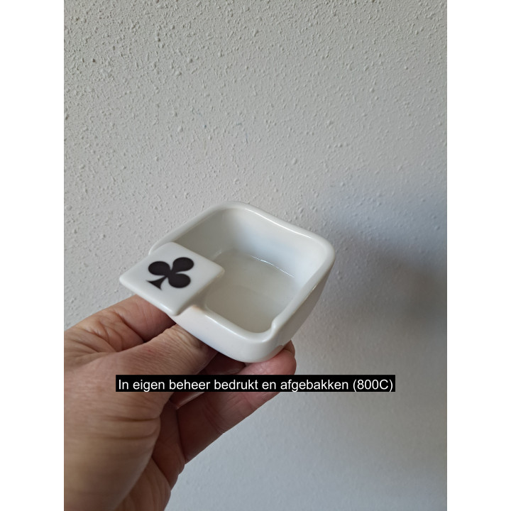 Asbak met speelkaart symbool Klaveren, porselein 7x8.5x4cm