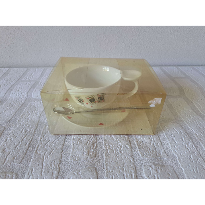 Kop en schotel met speelkaarten Harten, porselein 18x15x8cm - handgemaakt