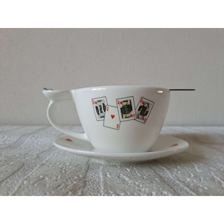 Kop en schotel met speelkaarten Harten, porselein 18x15x8cm - handgemaakt