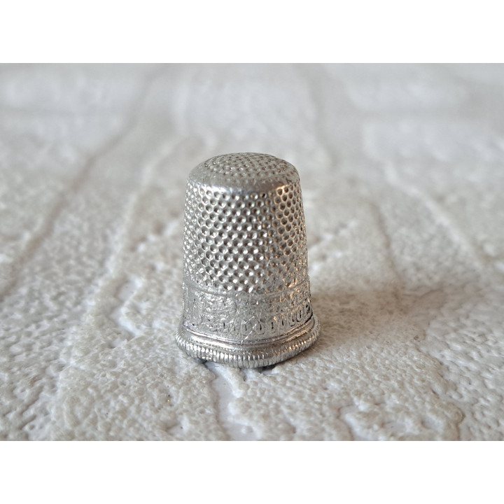 News of the World Sale Exceed 3,000,000 Copies vingerhoedje - Verzamelobject