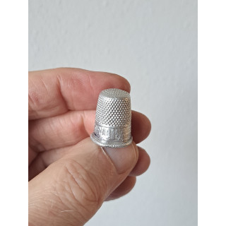 News of the World Sale Exceed 3,000,000 Copies vingerhoedje