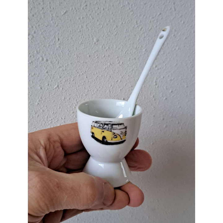 Eierdopje met lepel gele Volkswagen bus, porselein D4.5xH6cm - handgemaakt
