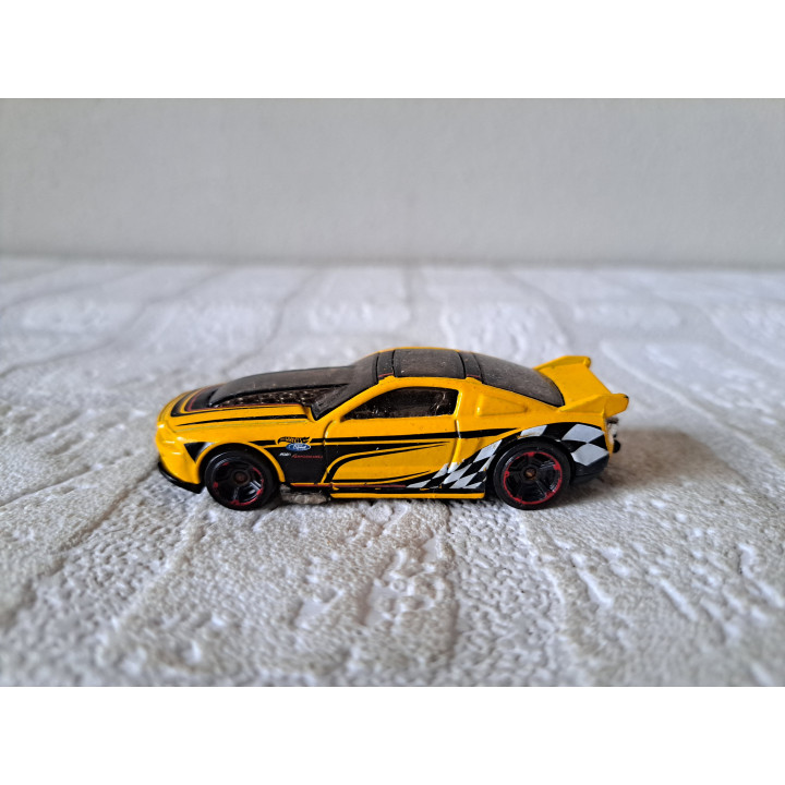 Ford Mustang GT 2013 Hot wheels 2016-065
