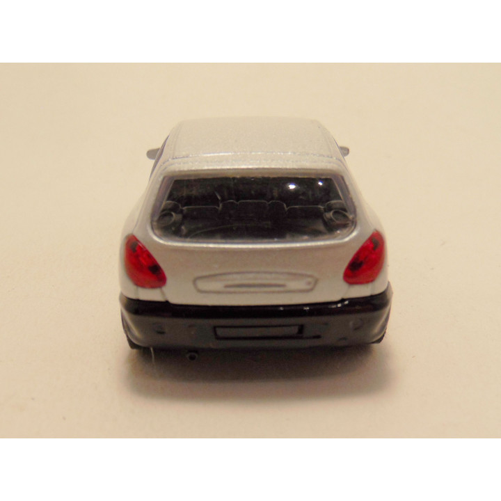 Fiat Bravo 1:43 Bburago zilverkleurig