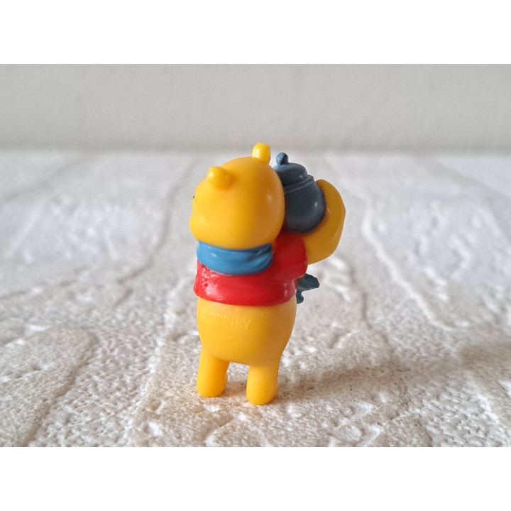 Winnie The Poeh met honingpot, kunststof 2x1.5x3.5cm - winnie the pooh