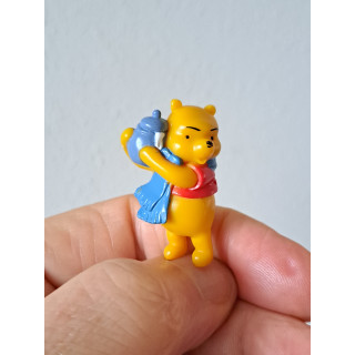 Winnie The Poeh met honingpot, kunststof 2x1.5x3.5cm